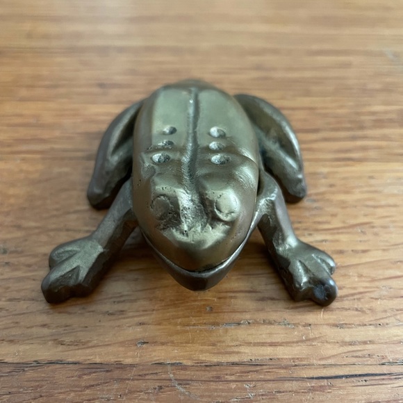 Other - Vintage Metal Frog Figurine